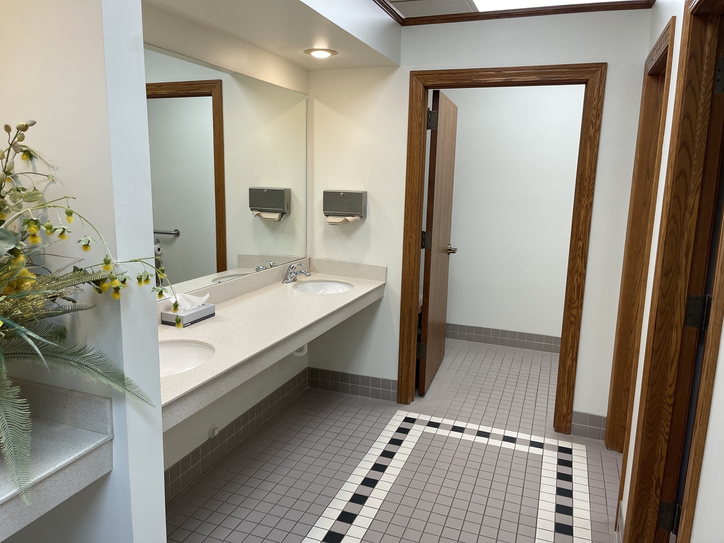 345 E Ash Avenue Property Photo 21