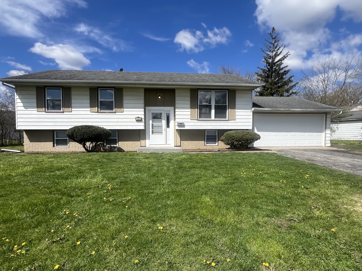 126 N Pine Lane Property Photo 1