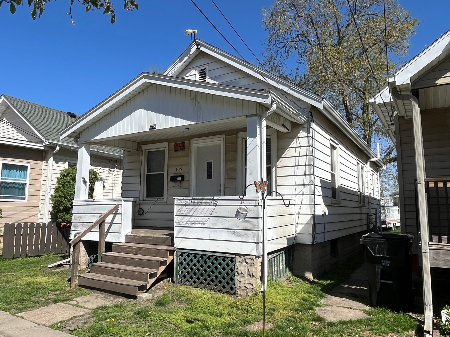 705 W Walnut Street Property Photo 1