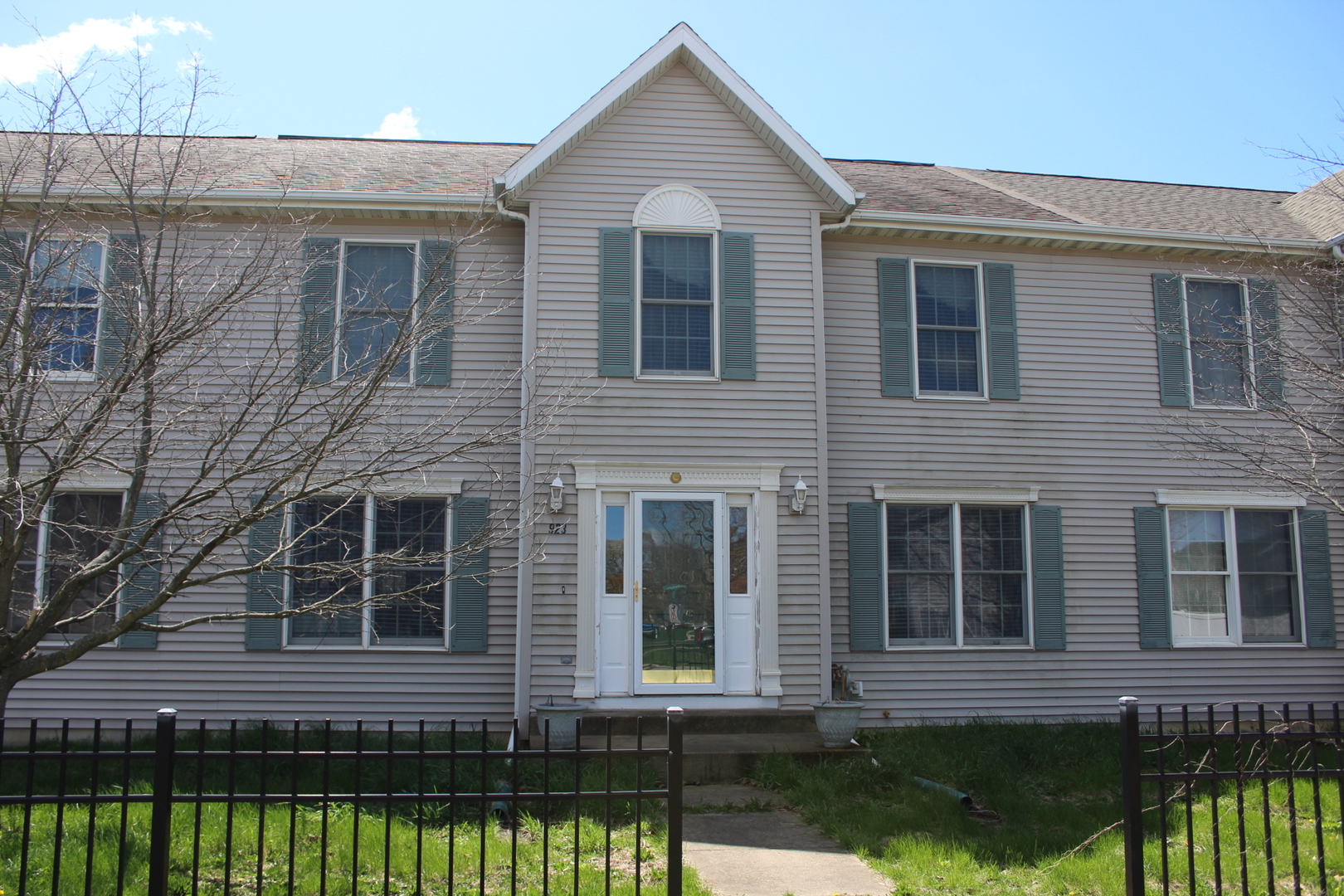 923 E Shelbourne Drive Property Photo 1