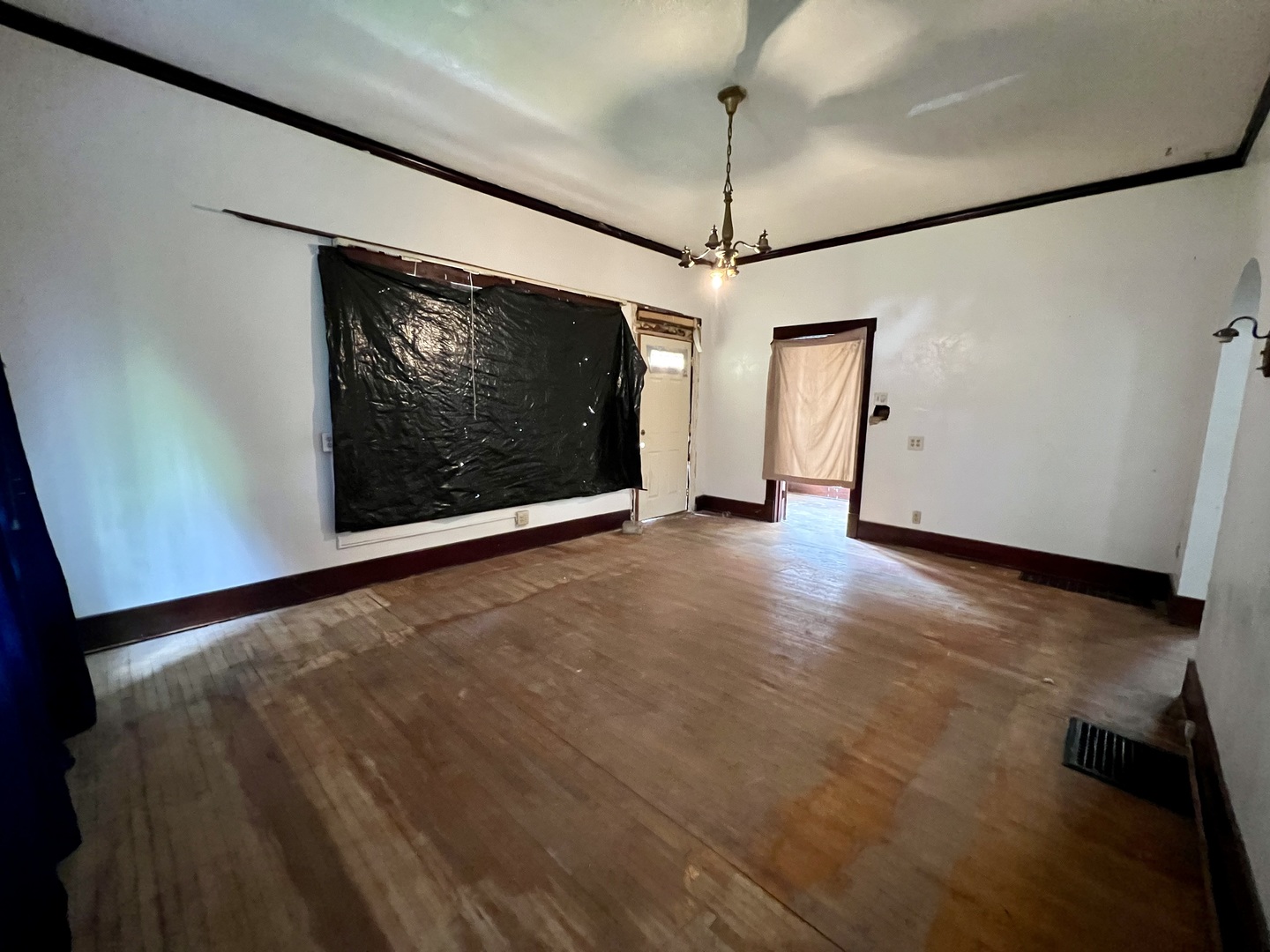 657 W Wood Street Property Photo 9