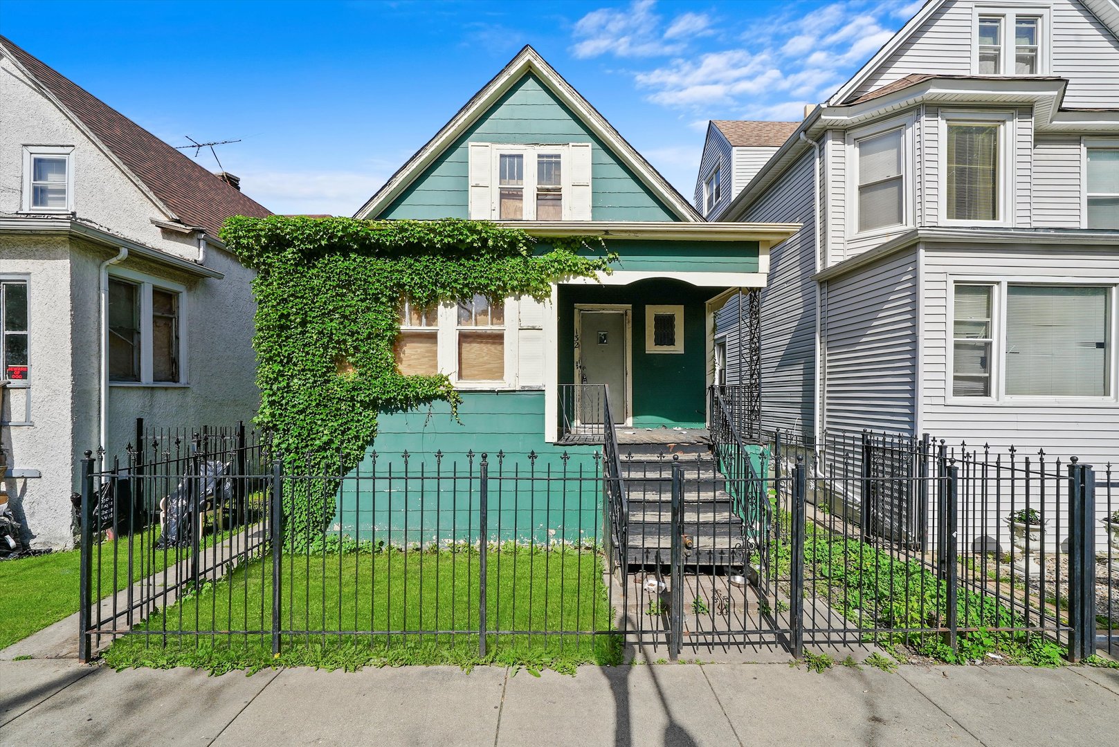1132 N Waller Avenue Property Photo 1