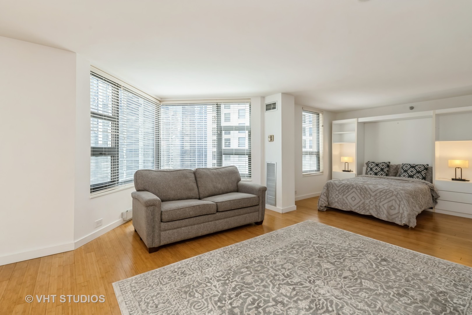 401 E Ontario St Property Photo 6