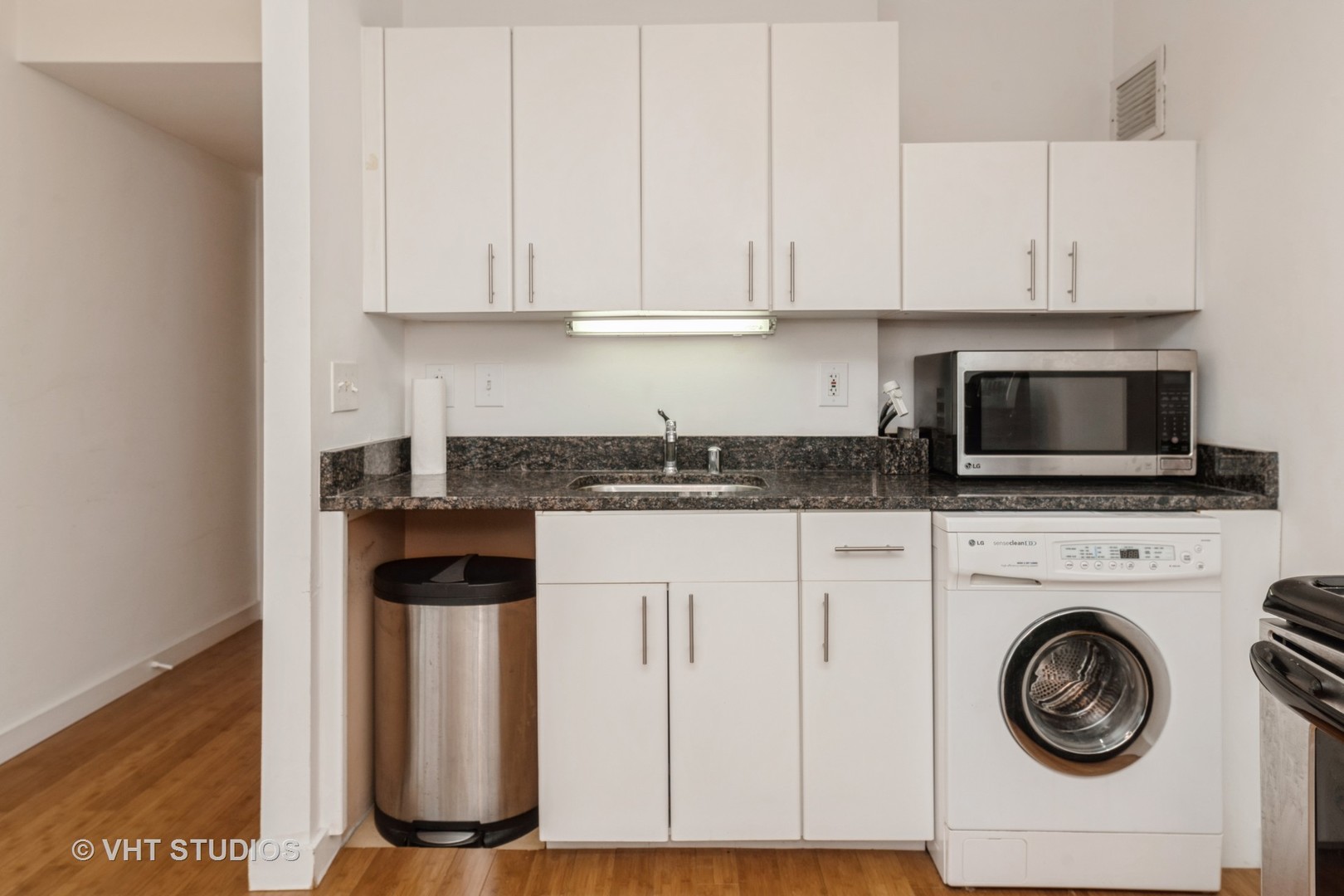401 E Ontario St Property Photo 10