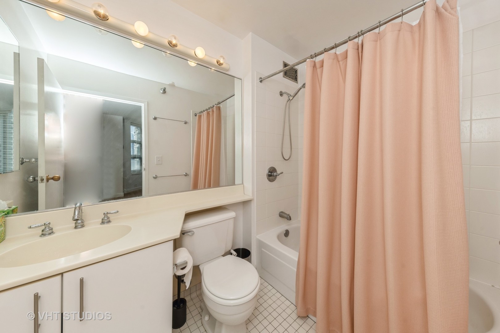 401 E Ontario St Property Photo 12