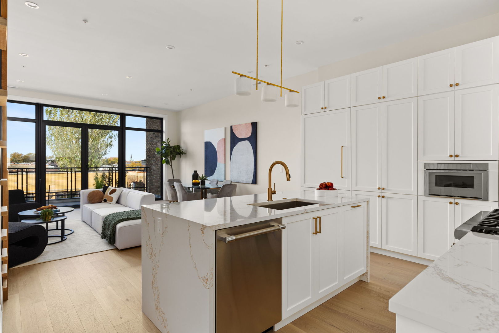 941 N Damen Avenue 201 Property Photo 2