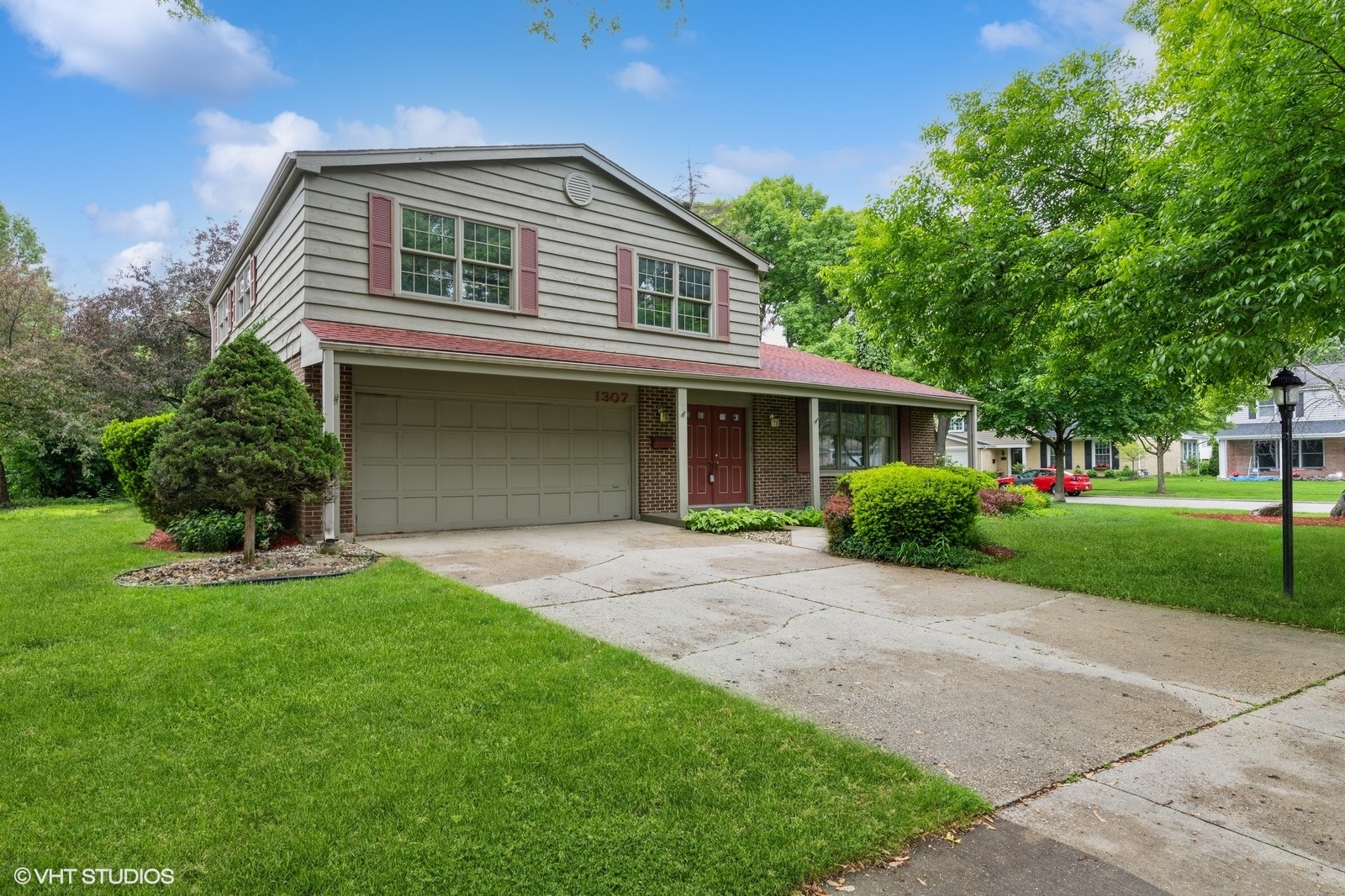 1307 W Cedar Lane Property Photo 1
