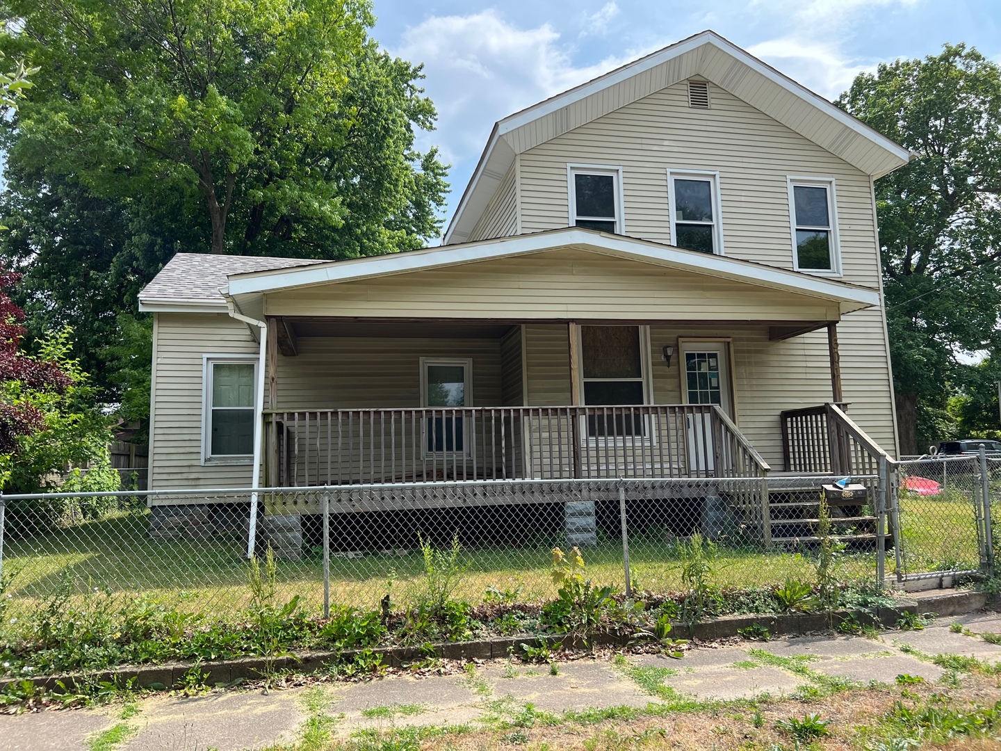 601 E Olive Street Property Photo 1