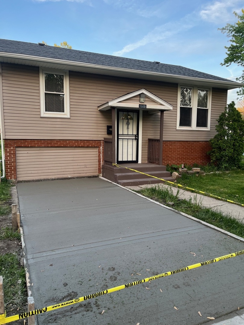 13051 S Eberhart Avenue Property Photo 1