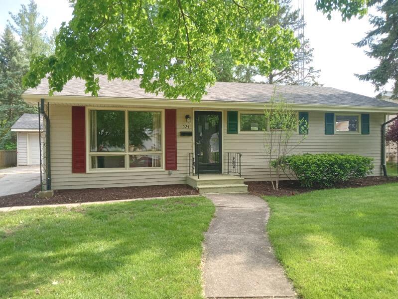 224 River Drive Property Photo 1