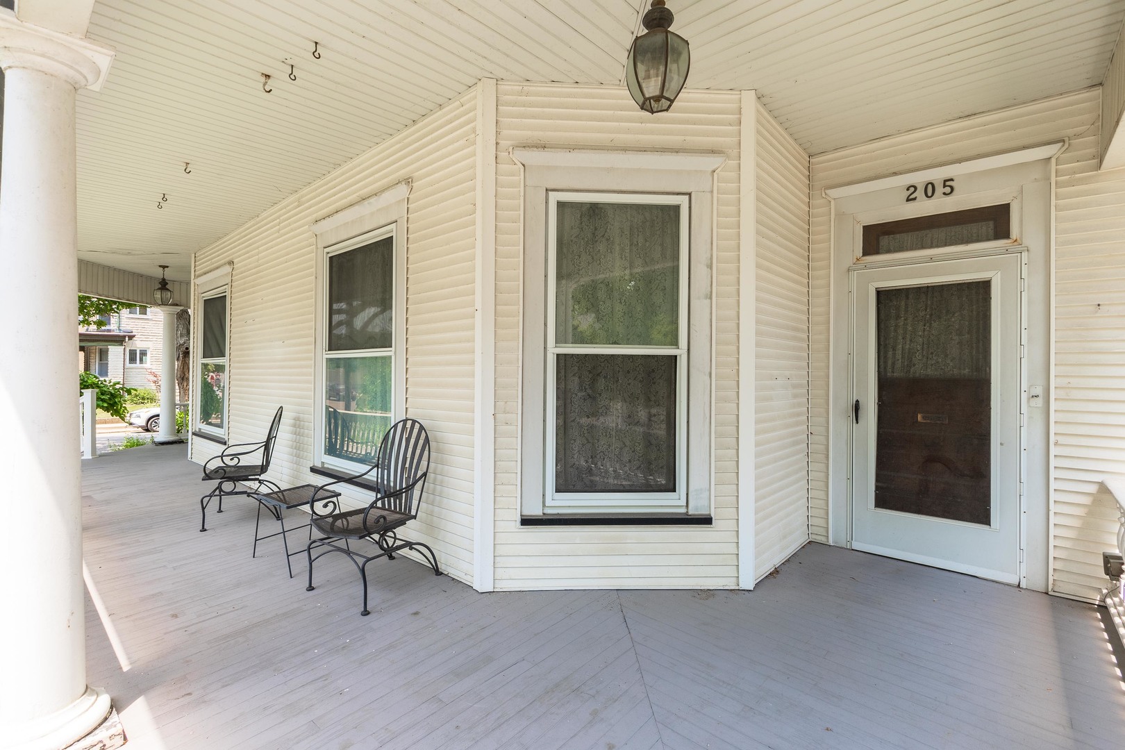 205 E Howard Street Property Photo 5