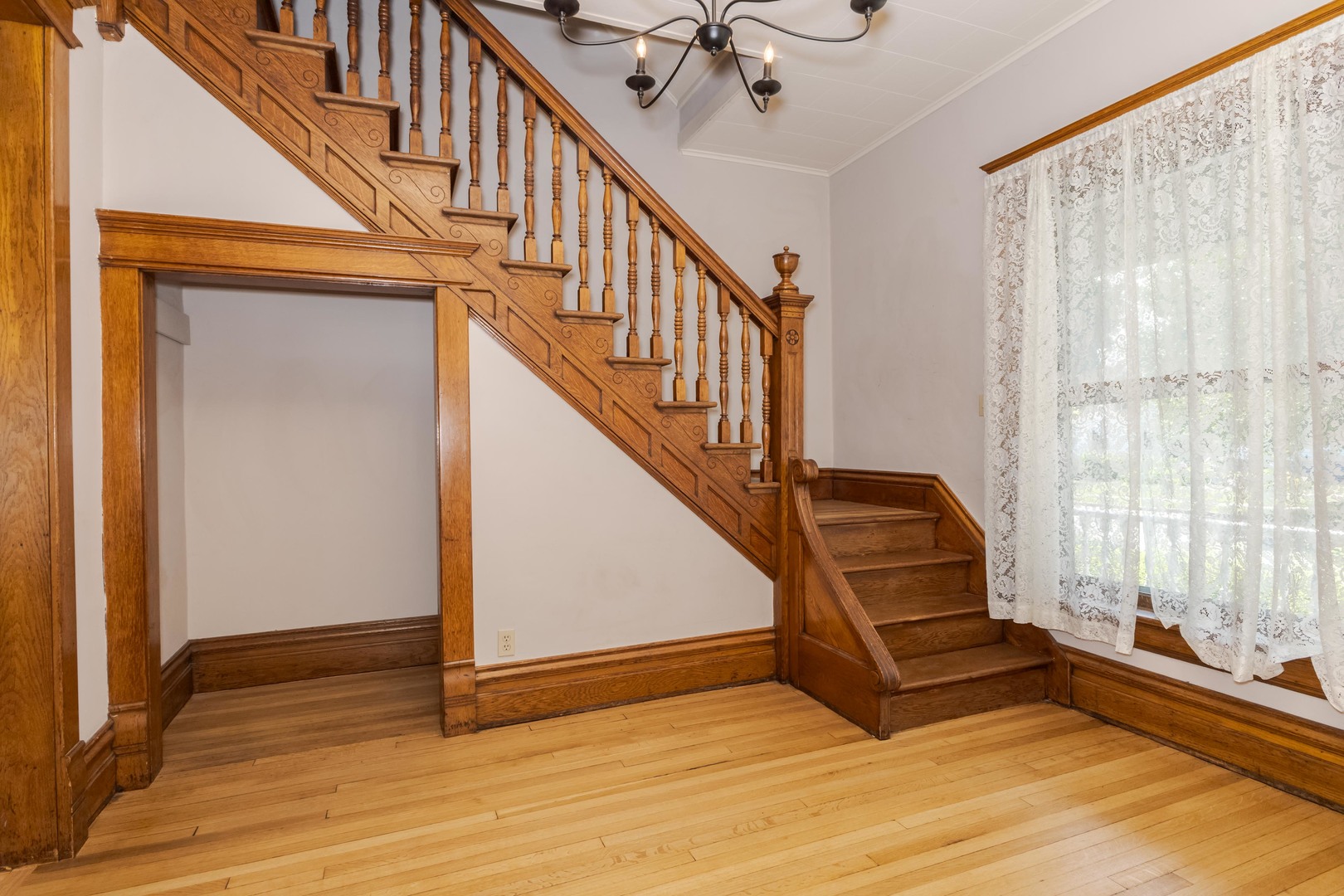 205 E Howard Street Property Photo 14