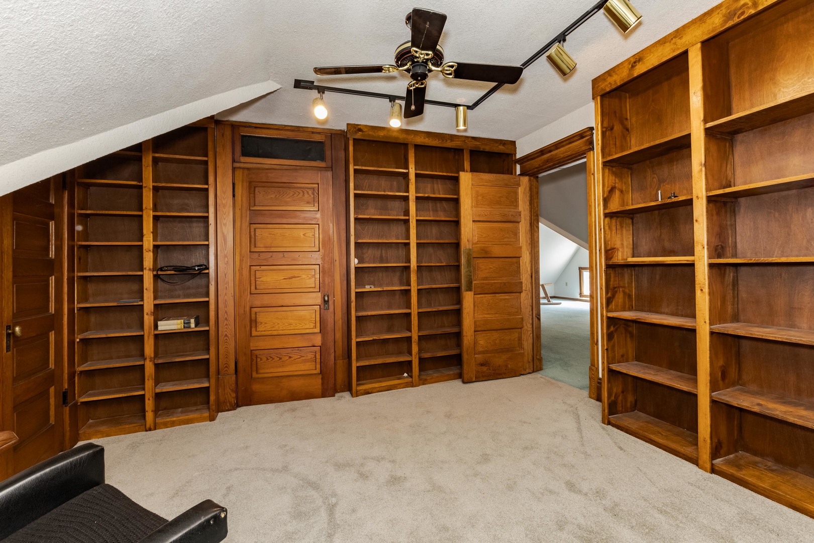 205 E Howard Street Property Photo 31