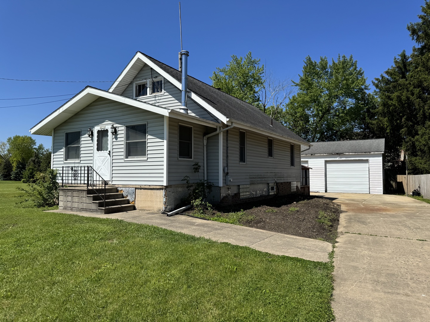 04n732 Old Lafox Road Property Photo 1