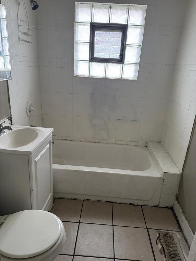 8127 S Coles Avenue Property Photo 7