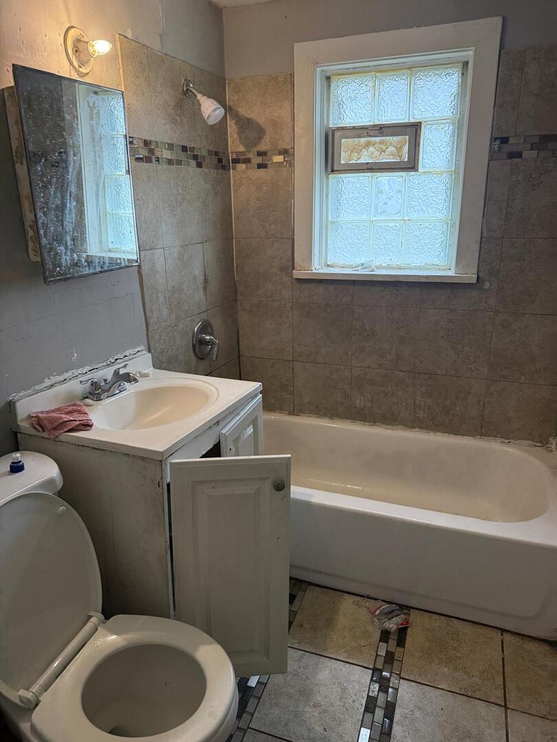 8127 S Coles Avenue Property Photo 8
