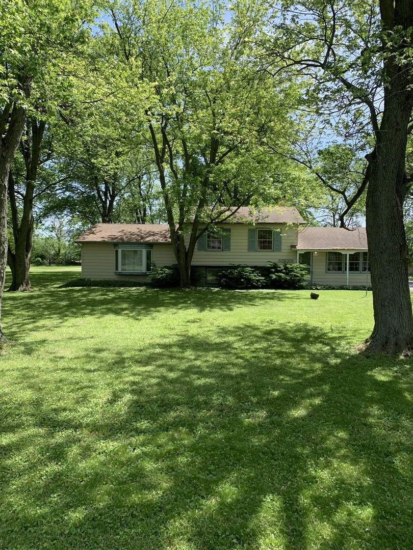 30w201 Estes Street Property Photo 1