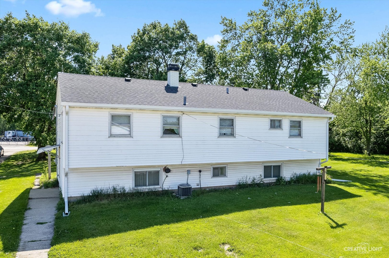 43w916 Us Highway 20 Property Photo 9
