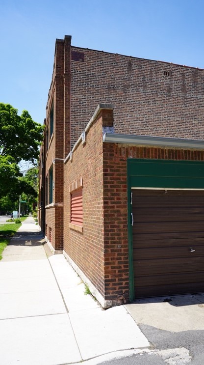 7157 S Eberhart Avenue Property Photo 3