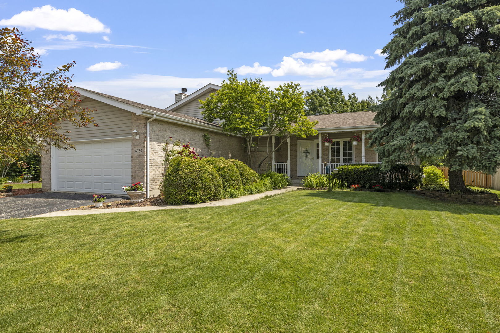 16759 W Sioux Drive Property Photo 1