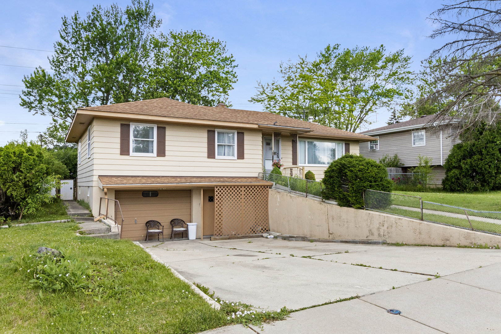2021 Leness Lane Property Photo 1