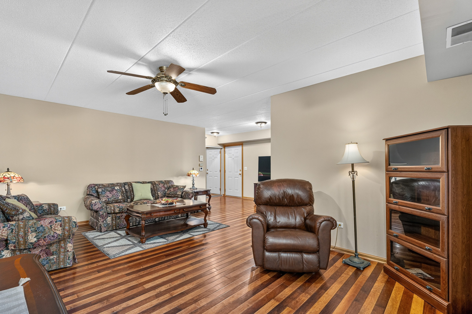 6845 Forestview Drive 2d Property Photo 8
