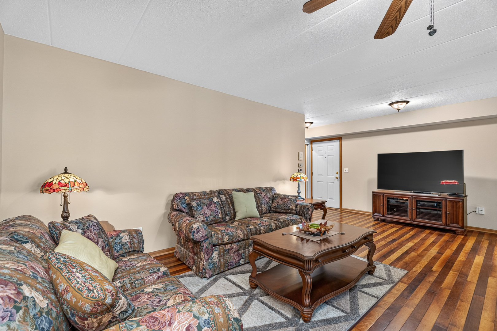 6845 Forestview Drive 2d Property Photo 9