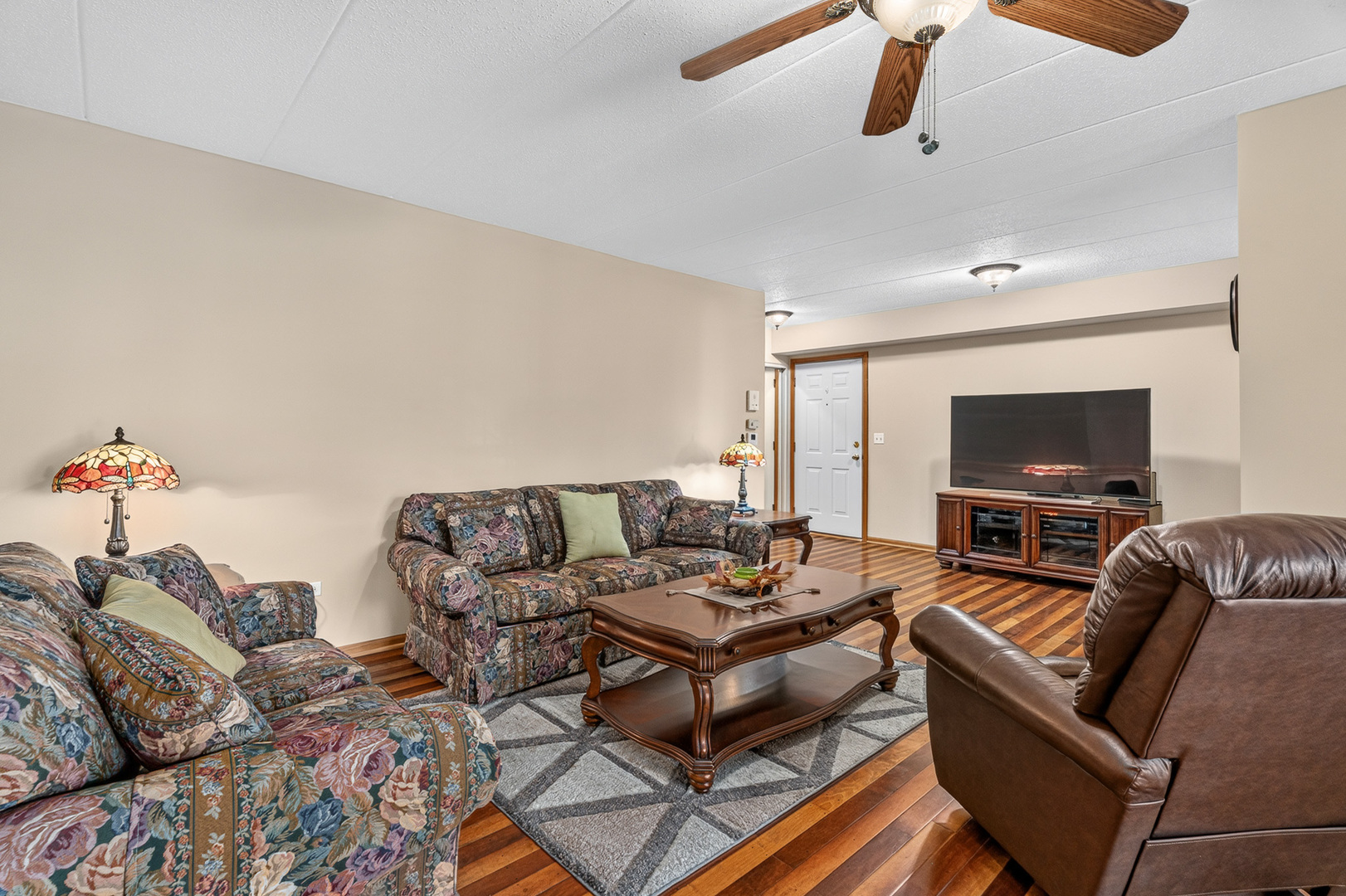 6845 Forestview Drive 2d Property Photo 11