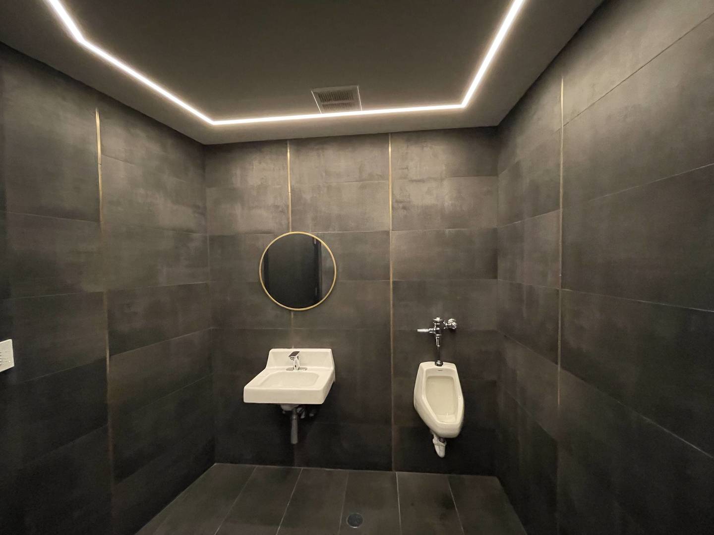1 American Way Property Photo 34