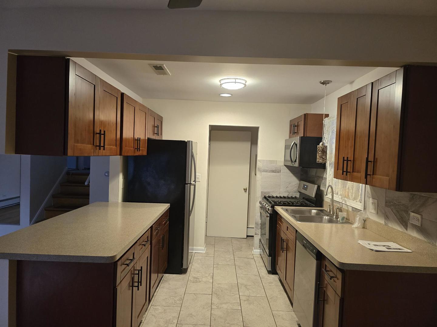 8441 S King Drive Property Photo 5