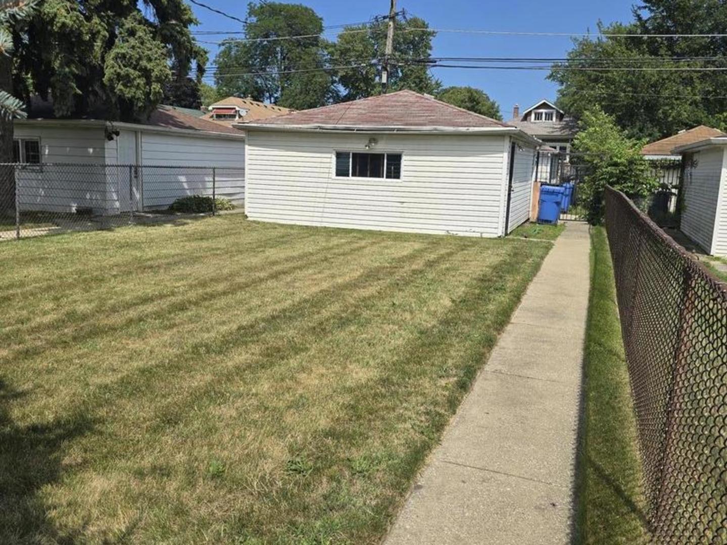 8441 S King Drive Property Photo 7