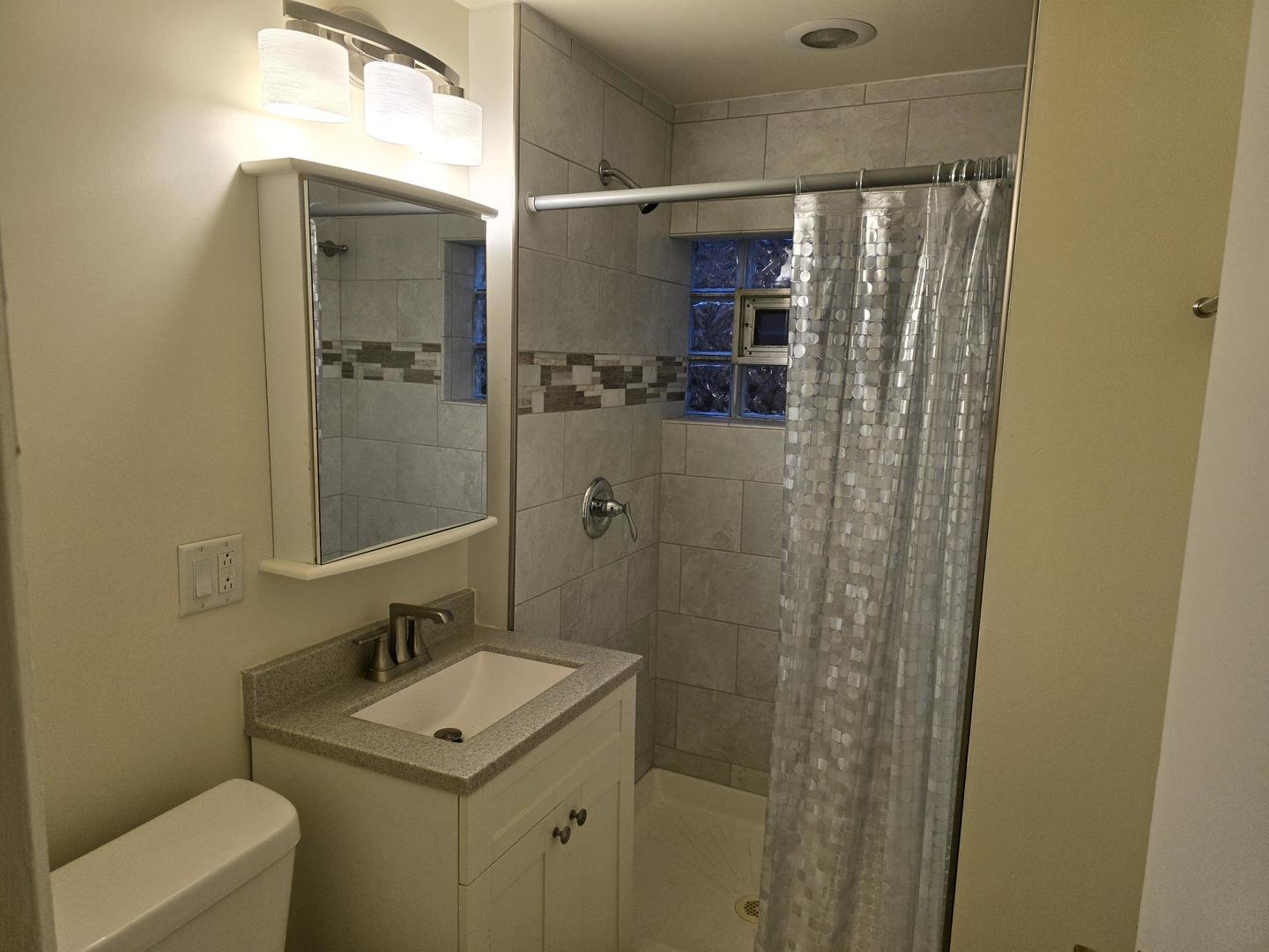 8441 S King Drive Property Photo 8
