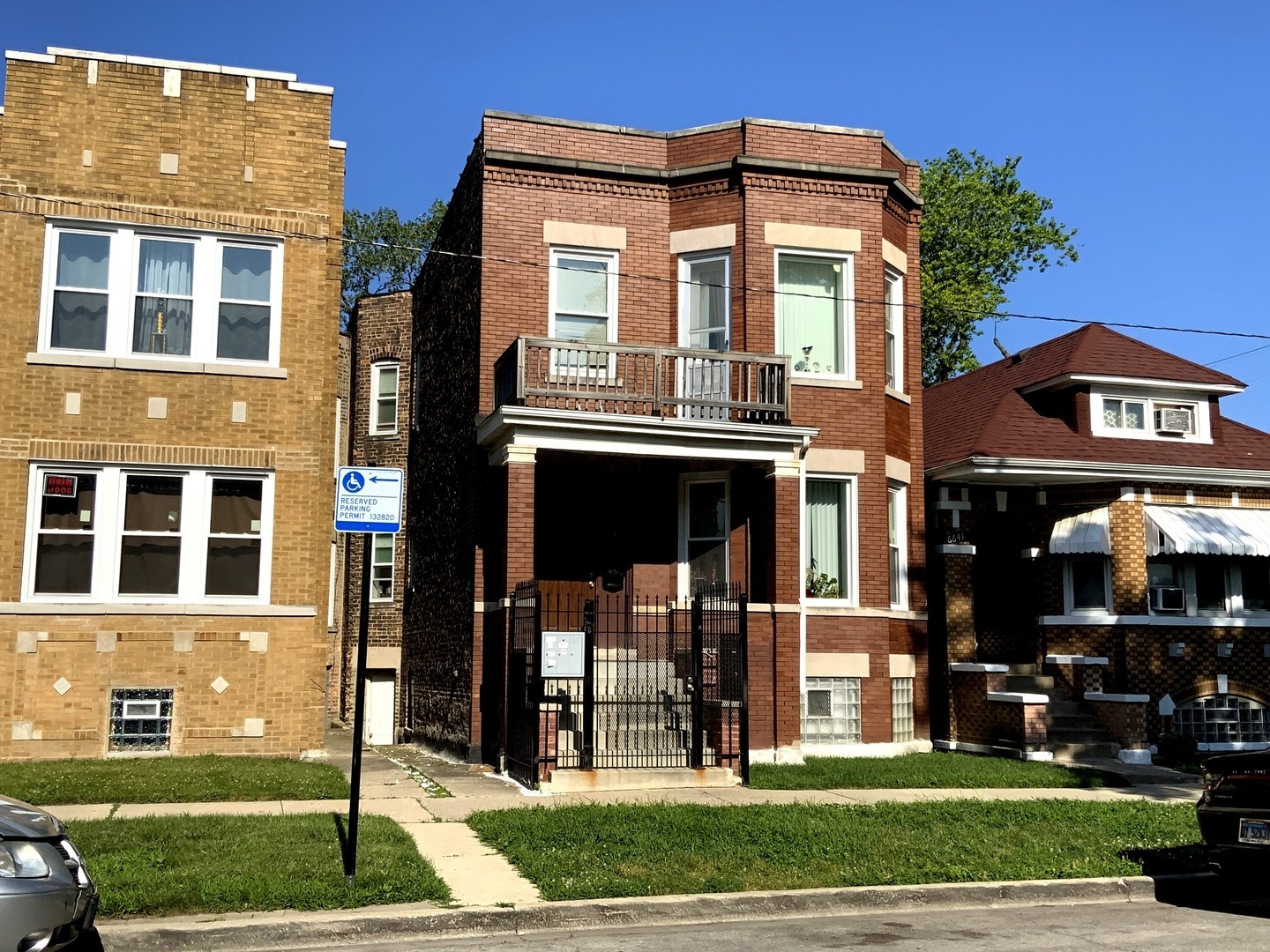 6639 S Rhodes Avenue Property Photo 1