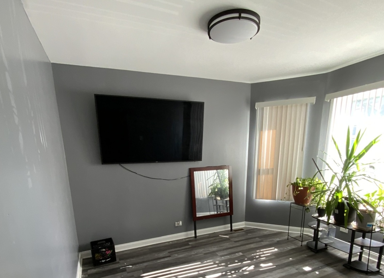 6639 S Rhodes Avenue Property Photo 8