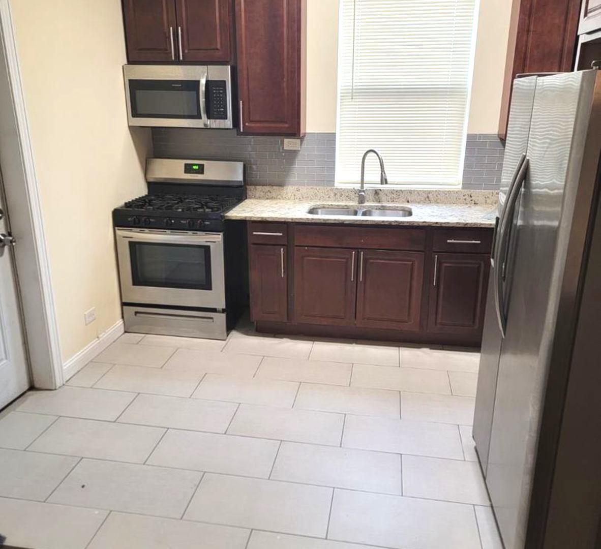 6639 S Rhodes Avenue Property Photo 17