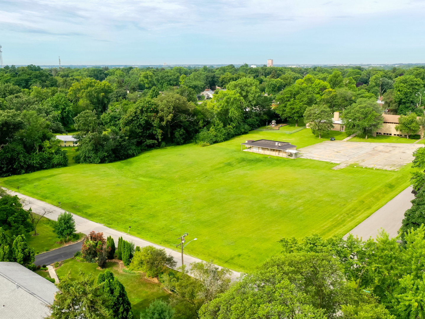 525 N Neltnor Boulevard Property Photo 1