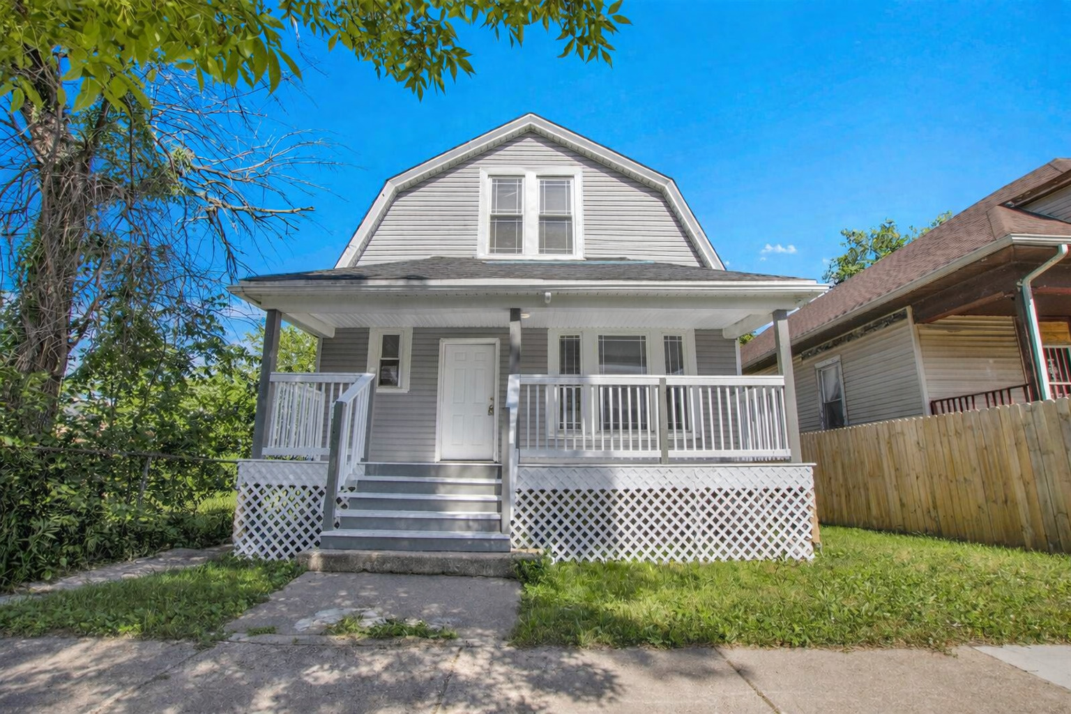 7829 S Escanaba Avenue Property Photo 1