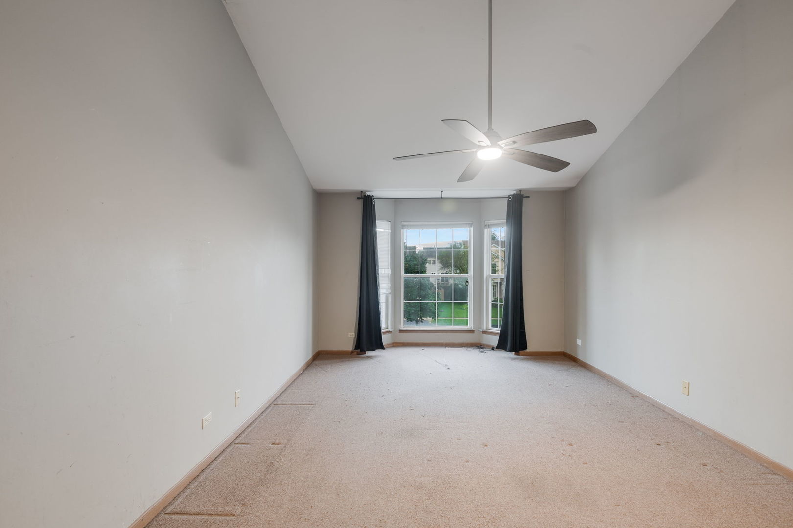 42 W Dahlia Lane Property Photo 5