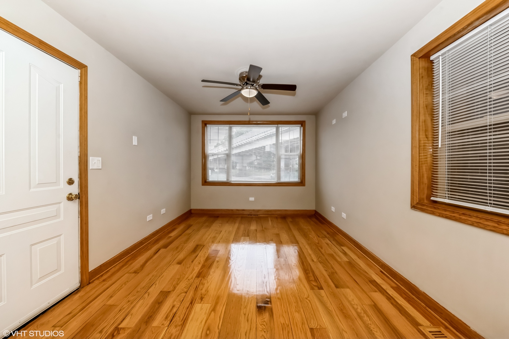 5316 S Kenneth Avenue 101 Property Photo 6