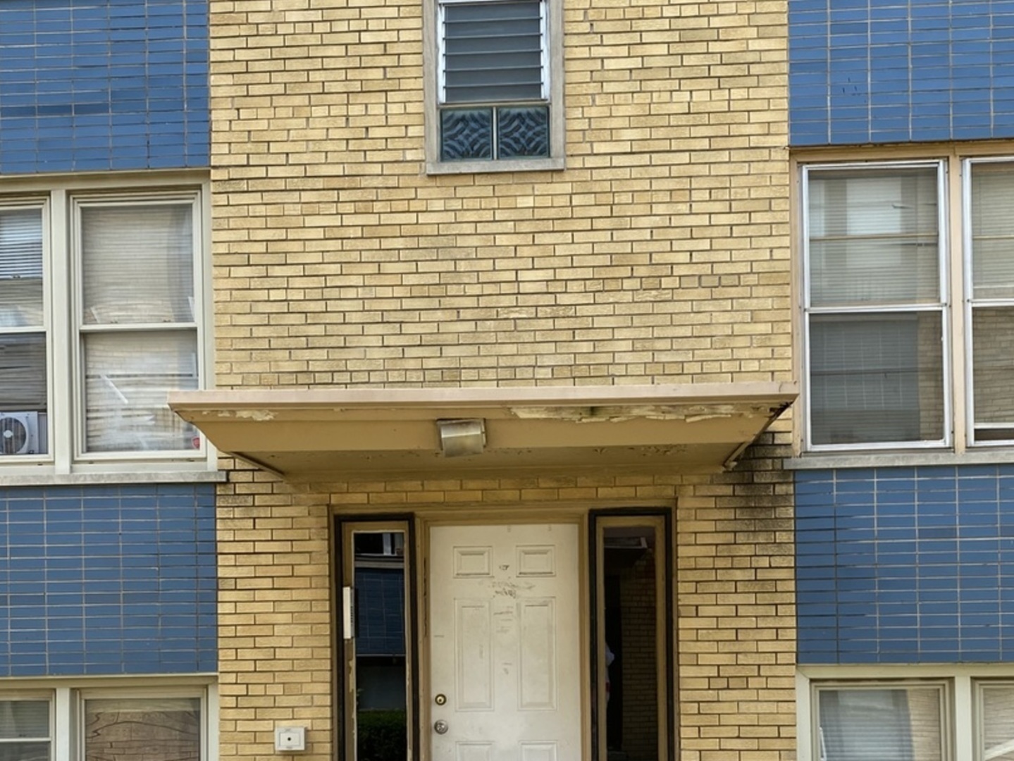 9215 S Cottage Grove Ave Property Photo 3