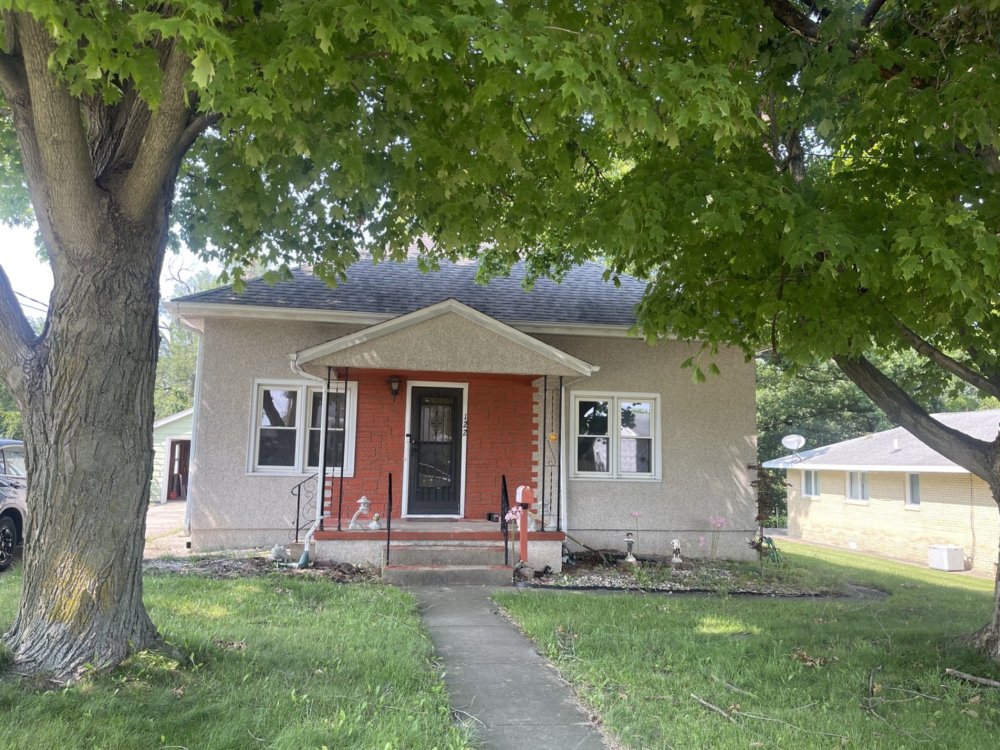 122 E Florence Street Property Photo 1