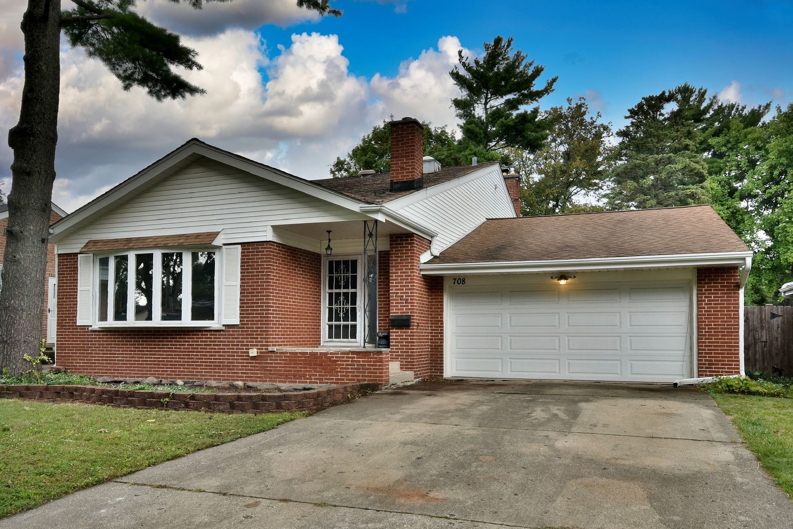 708 E Prairie Avenue Property Photo 1