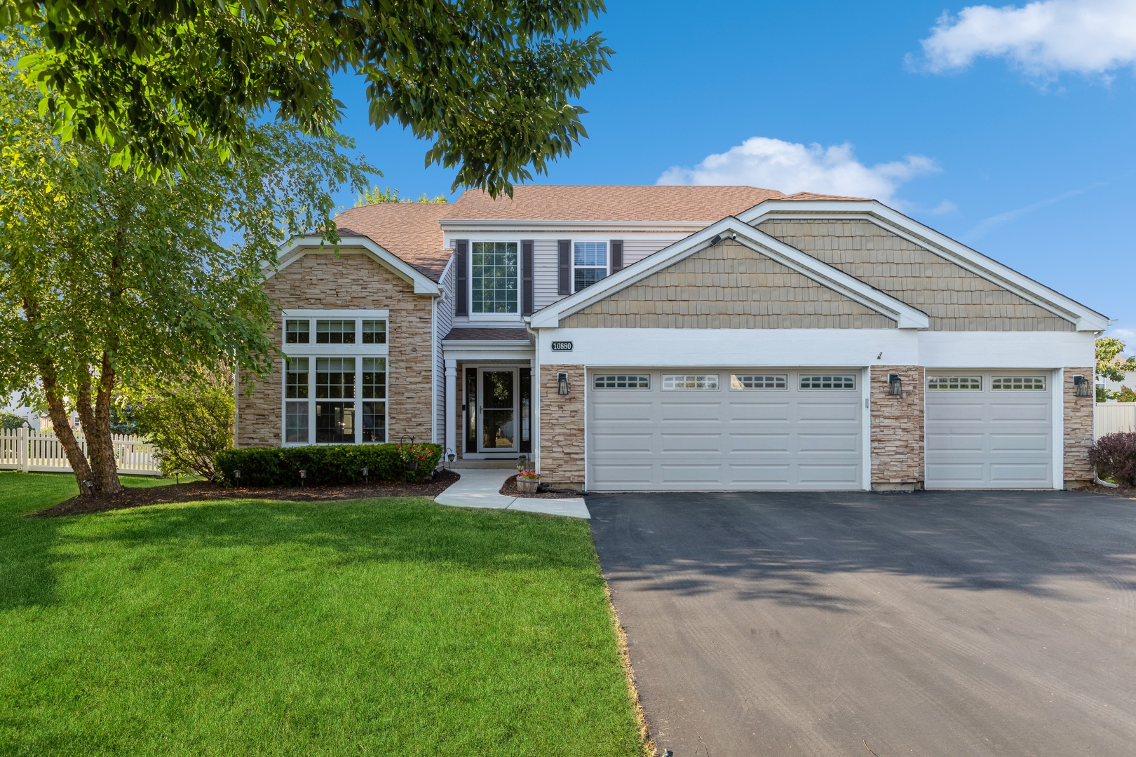 158 Real Estate Listings Main Image