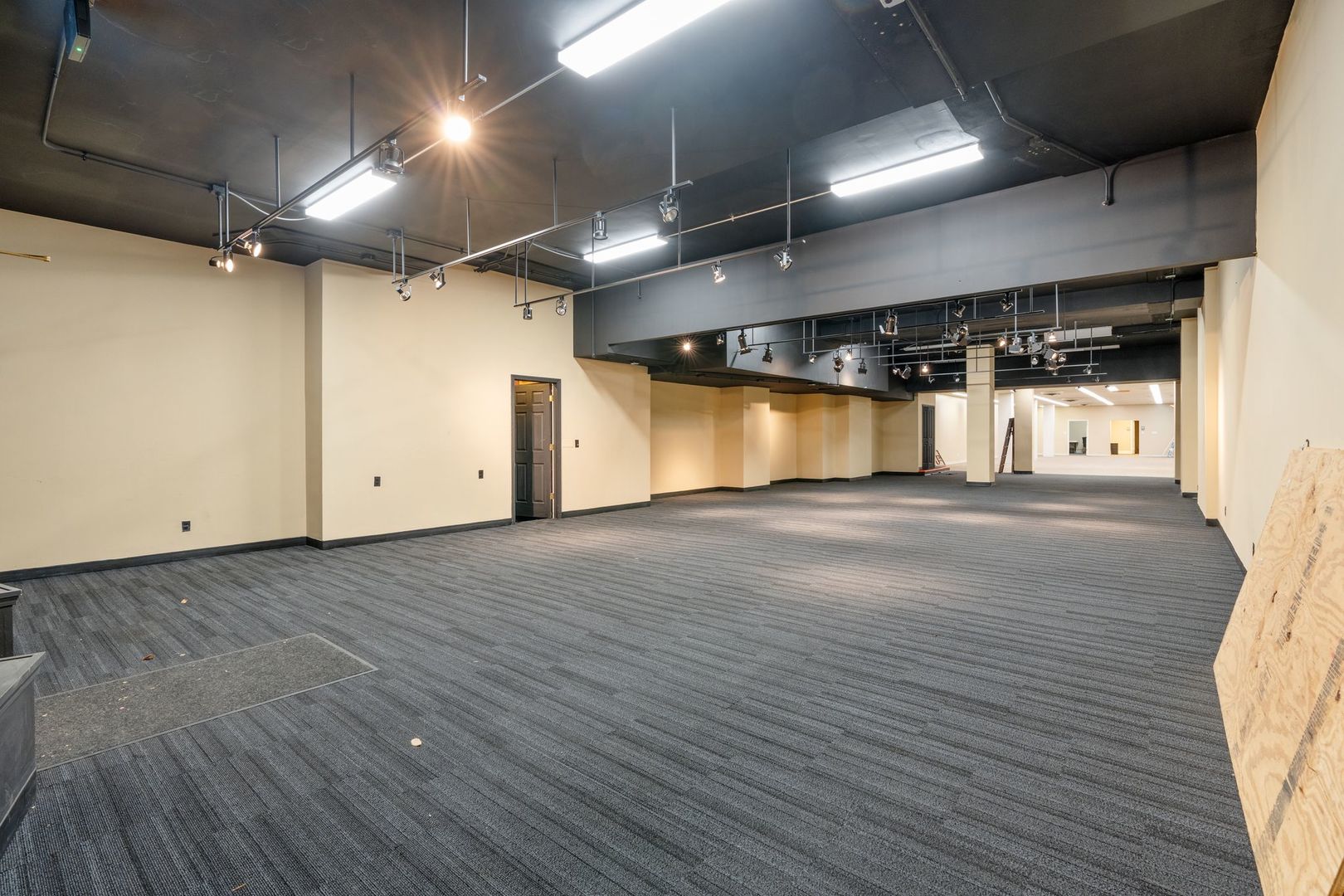 175 W Washington Street Property Photo 11