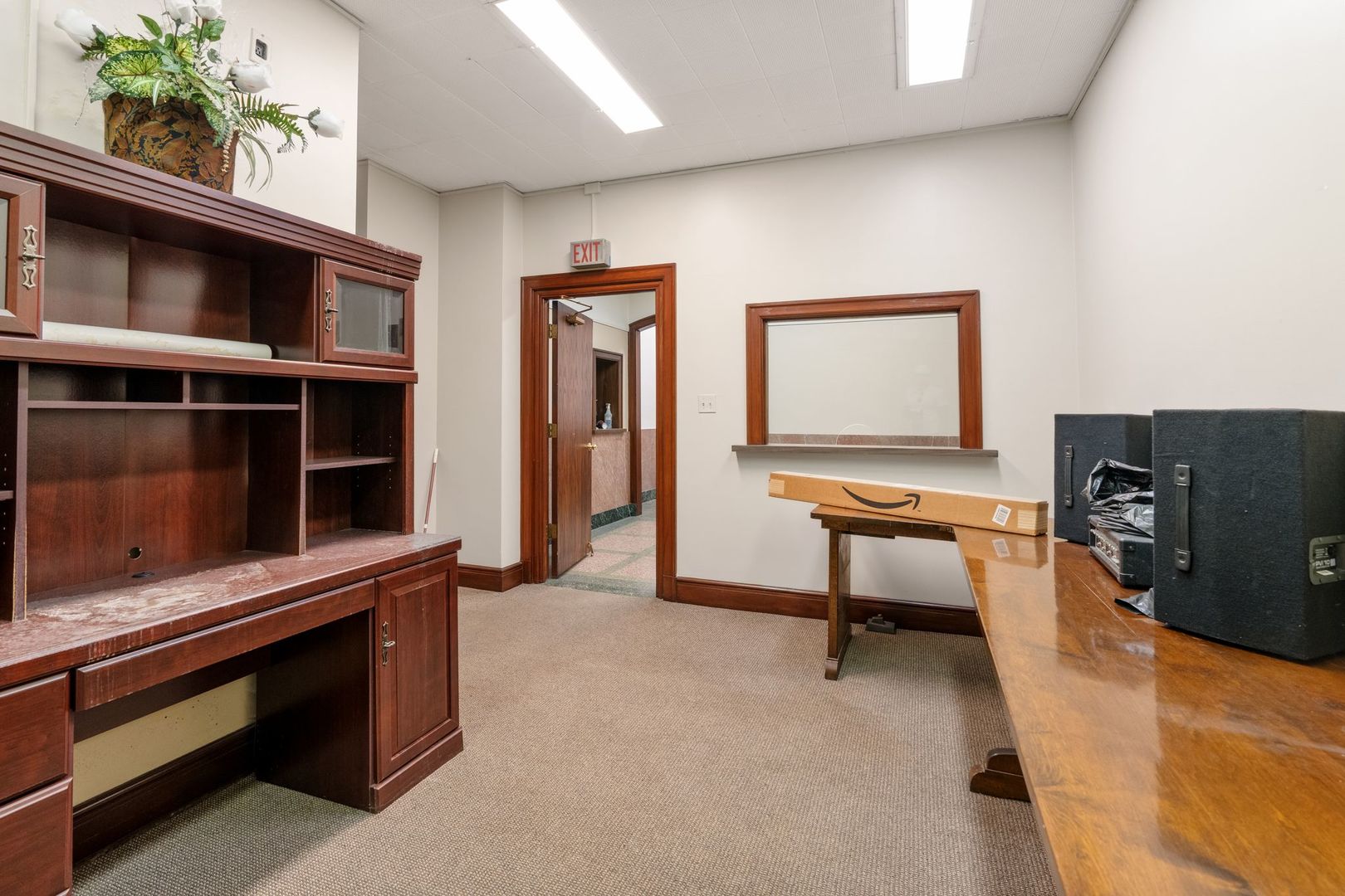175 W Washington Street Property Photo 38