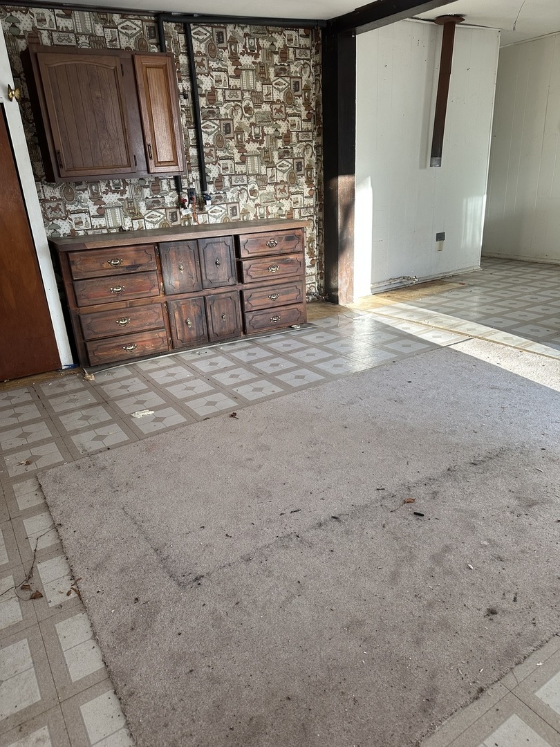 320 S Main Street Property Photo 6