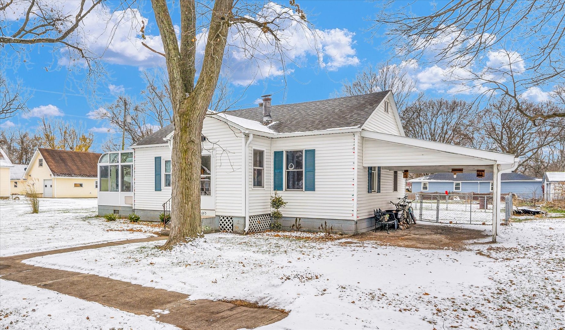 665 S Macon Street Property Photo