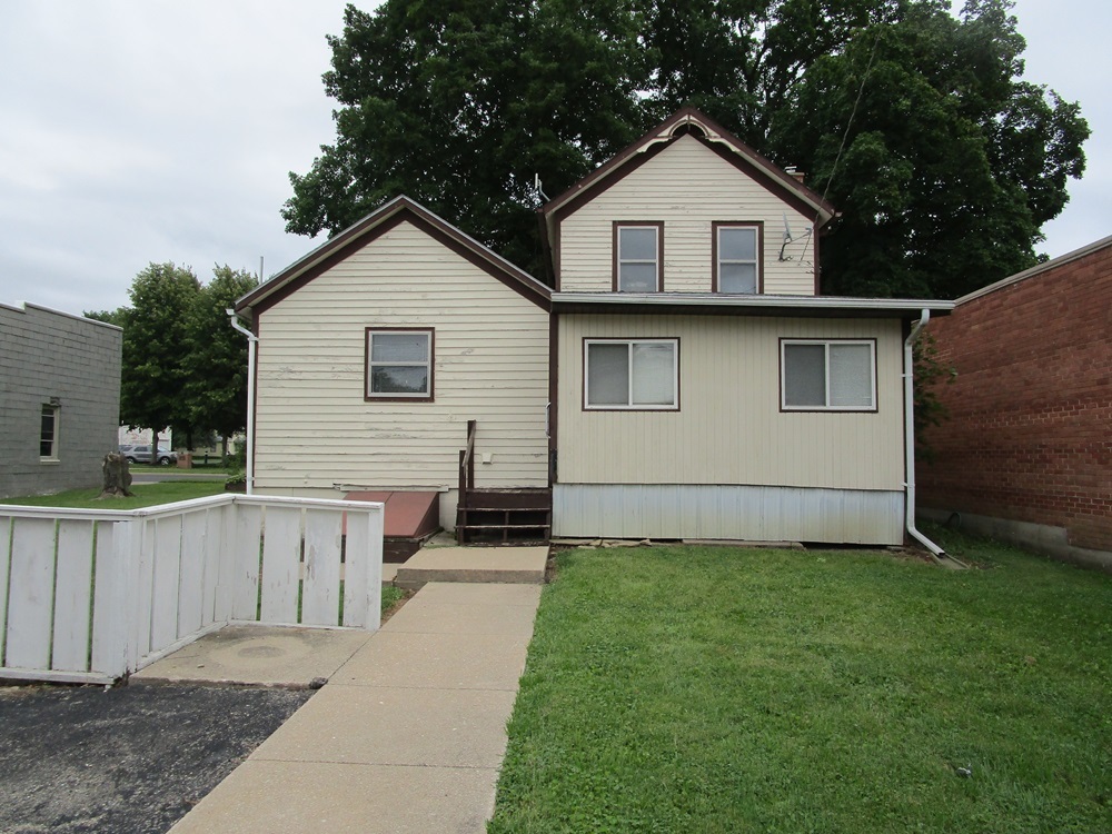 111 S Elm Street Property Photo 3