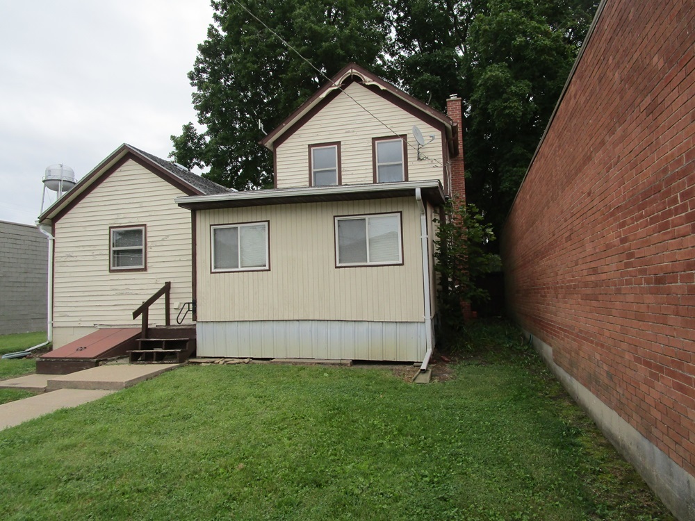 111 S Elm Street Property Photo 4