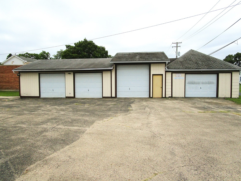 111 S Elm Street Property Photo 6